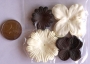 Fleurs en papier beiges et marron