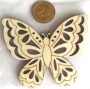 Grand papillon en bois cisel